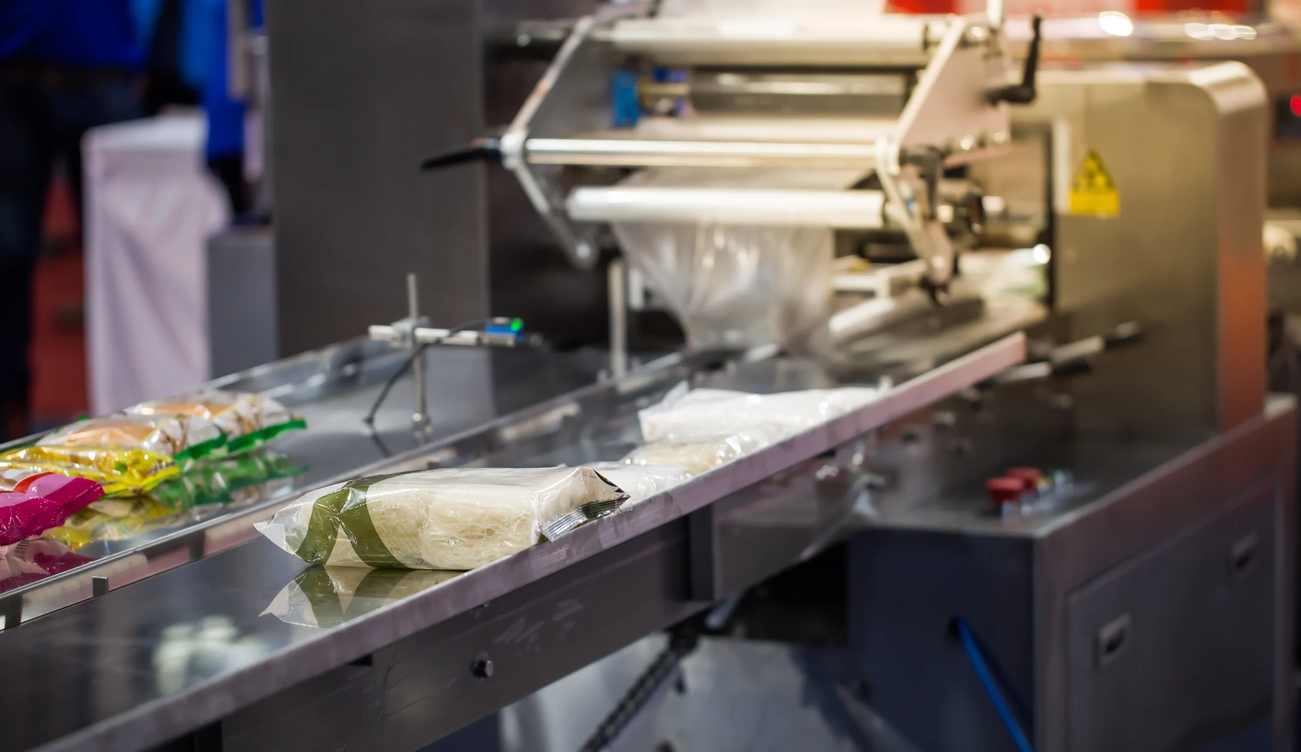 Food_packaging_machinery_and_conveyor_belt